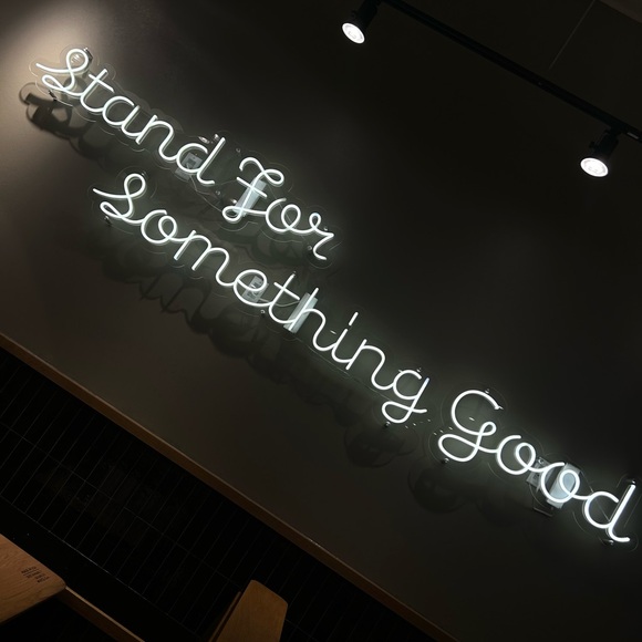 Meet your Posher, Bobbi…💋. - Picture 3 of 4